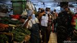 Sidak Pemeriksaan Kartu Vaksin Sasar Pasar Tradisional di Jakut
