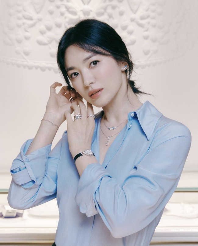 Song Hye Kyo diketahui tak memiliki banyak aset real estate, bila dibandingkan dengan artis Korea lain. Ia memutuskan untuk membeli properti sebagai persiapan pensiun ibunya. Foto: dok. Instagram kyo1122