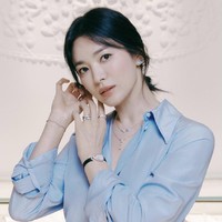 Song Hye Kyo diketahui tak memiliki banyak aset real estate, bila dibandingkan dengan artis Korea lain. Ia memutuskan untuk membeli properti sebagai persiapan pensiun ibunya. Foto: dok. Instagram kyo1122