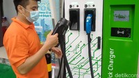 Jenis socket CHAdeMo 50 kW dan CCS 2 Combo 50 kW digunakan untuk mobil dengan sistem listrik DC. Sementara untuk socket AC Type 2 43 kW digunakan fast charging kendaraan dengan sistem listrik AC.