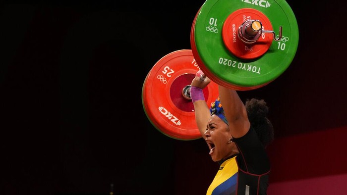 Para atlet yang berhasil raih medali di Olimpiade Tokyo 2020 punya cara unik untuk selebrasi saat tiba di negara asalnya. Seperti halnya atlet Ekuador ini.
