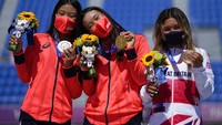 Hiraki berhasil meraih medali perak cabang skateboard putri womens park. Cuma kalah dari Sakura Yosozumi, rekan senegaranya sendiri. Medali perunggu disabet atlet Inggris Raya, Sky Brown.