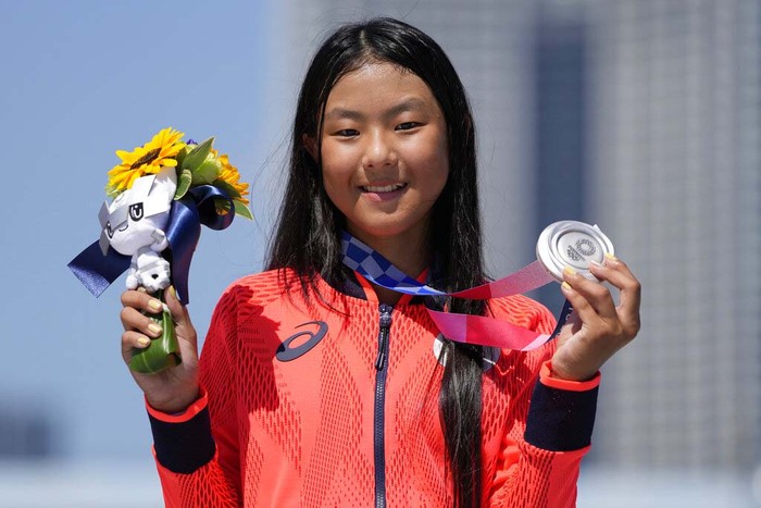 Tokyo Olympics Skateboarding Silver medalist Kokona Hiraki of Japan poses during the medals ceremony for the women's park skateboarding finals at the 2020 Summer Olympics, Wednesday, Aug. 4, 2021, in Tokyo, Japan. (AP Photo/Ben Curtis)