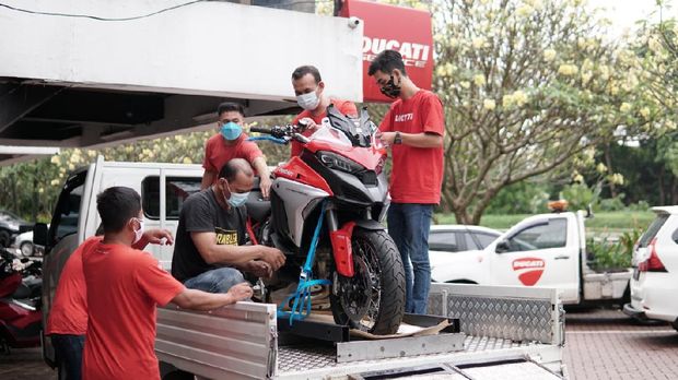 The first Ducati Multistrada V4S unboxing in Indonesia