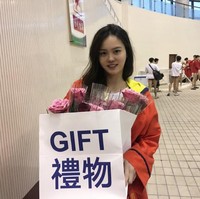 Karena itu, netizen mencurigai wajahnya yang kini dianggap berbeda dan lebih cantik. Beberapa orang bahkan menuduh wanita 23 tahun itu mengedit foto terbarunya dengan Photoshop. Meski begitu banyak pula orang yang mendukung Xiong Dunhan dan mengatakan jika kita seharusnya hanya fokus pada performanya sebagai atlet bukan penampilan. Foto: Weibo Xiong Dunhan