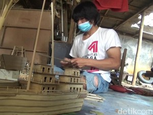 Melihat Miniatur Kapal Pinisi Karya Penyandang Disabilitas Purwakarta
