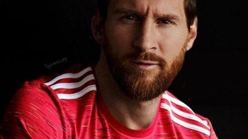 Atau, bagaimana kalau Messi pindah ke Manchester United? Begini kira-kira tampangnya. Foto: (Twitter)
