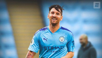 Atau, pindah ke saingannya yaitu Manchester City. Wajah Messi tampak bahagia ya di foto editan ini. Foto: (Twitter)