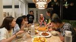 Momen Arief Muhammad Ikoy-ikoyan Makan Bareng Keluarga Kecilnya