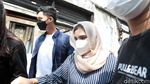 Ashanty dan Azriel Berikan Bantuan Korban Kebakaran Karet Tengsin