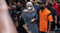 Ashanty sempat kesulitan untuk memasuki lokasi karena akses jalan yang sempit. Pool/Noel/detikFoto.