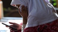 Bagi dosen dan mahasiswa, target penerimanya 3.272.620 orang dan anggarannya sebesar Rp 404,9 miliar. Jefta Images/Barcroft Media via Getty Images