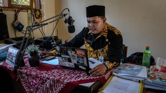 Asyik, Kuota Belajar Akan Cair Bulan Depan Mendikbud Nadiem Makarim mengumumkan subsidi kuota belajar akan kembali disalurkan selama tiga bulan ke depan.