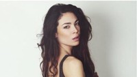 Aura Rolenzetti. Senyuman Aura kabarnya sukses menyihir Rossi. Mereka mulai berkencan secara diam-diam di tahun 2010. Foto: Instagram @auralorenzetti