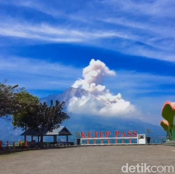 Awan Panas di Ketep Pass Magelang