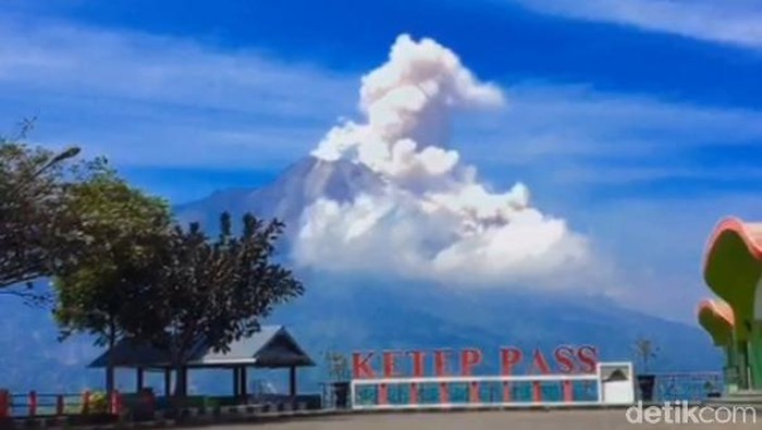 Awan Panas di Ketep Pass Magelang
