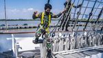 Berlatih Parade Roll di KRI Bima Suci
