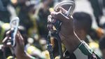 Berlatih Parade Roll di KRI Bima Suci