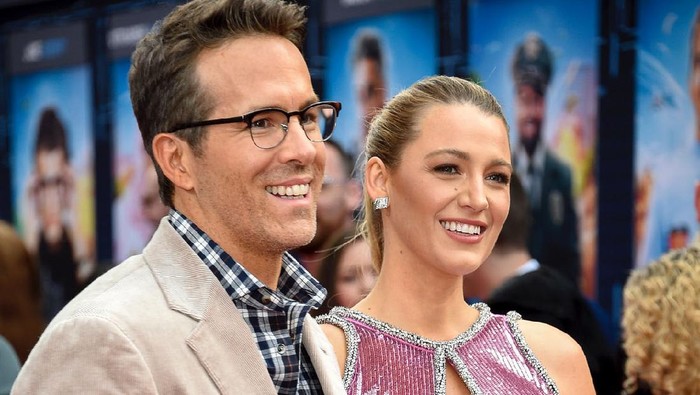 Blake Lively dan Ryan Reynold Actor Ryan Reynolds, right, and wife Blake Lively attend the world premiere of