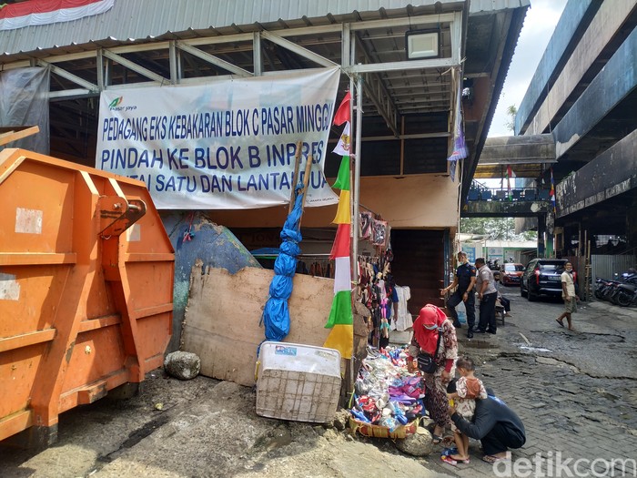 Blok C Pasar Minggu sisa kebakaran, belum kunjung dibangun atau diperbaiki. 6 Agustus 2021. (Athika Rahma/detikcom)