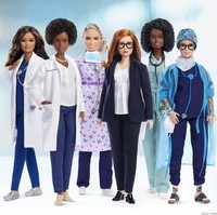 Boneka Barbie edisi spesial ini tidak akan dijual ke pasaran. Tapi diberikan khusus untuk enam tokoh wanita tersebut sebagai penghargaan. Selain memberi boneka, Mattel juga akan mendonasikan USD 5 dari setiap penjualan Barbie di department store Target, untuk masing-masing tokoh. Foto: Dok. Mattel