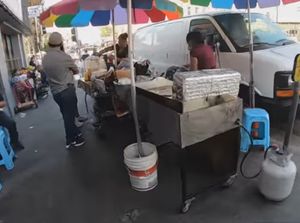 Di Los Angeles Ada Pasar Kaki Lima, Jual Es Serut hingga Rujak