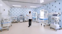 Jokowi melihat sejumlah fasilitas yang dimiliki rumah sakit yang berdiri di atas lahan seluas 4,2 hektare tersebut.
