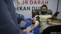 Sehingga pasien yg membutuhkan darah harus membawa pendonor, dalam satu minggu ini penumpukan luar biasa terutama plasma konvalesen sehingga stok sangat terbatas.