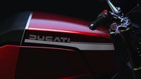 Jika dilihat dari design yang disajikan Ducati 860-E Concept sangat mirip sangat mirip layaknya 860GT. Hal ini dilakukan Italdesign untuk memberi penghormatan pada motor Ducati yang sempat berjaya kala itu. Foto: Pool (Youtube/Italdesign/Motor1)