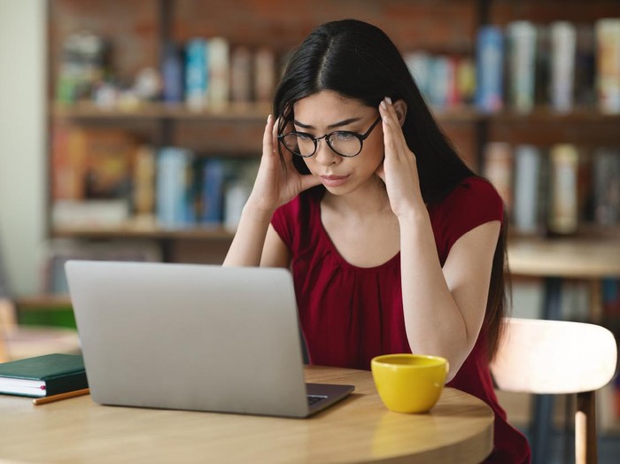 Ilustrasi Berpikir Asian Nerd Student Girl Studying Online With Laptop In Cafe, Touching Temples, Trying To Concentrate, Preparing For Difficult Exam
