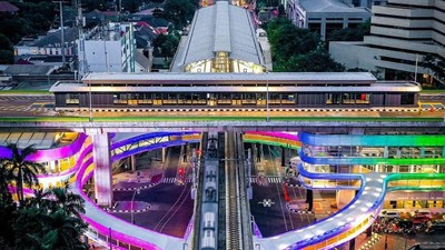 Warna-warni Skybridge MRT ASEAN-Halte Transjakarta CSW yang Dibanggakan Anies