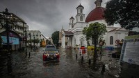 Pada 2021 ini, proyek sodetan Ciliwung dilanjutkan sepanjang 549 meter, sehingga total panjang sodetan nantinya 1,26 kilometer. WF Sihardian/NurPhoto via Getty Images.