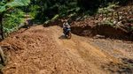 Jalan Desa di Lebak Banten Tertimbun Longsor