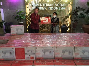 Jelang PON XX, Kemensos Siap Latih Warga Papua Menjahit untuk Souvenir