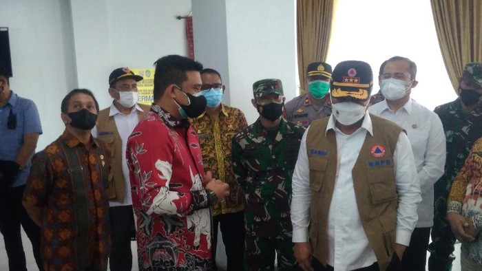 Kepala BNPB saat bertemu Wali Kota Bobby Nasution di Medan (Datuk-detikcom)