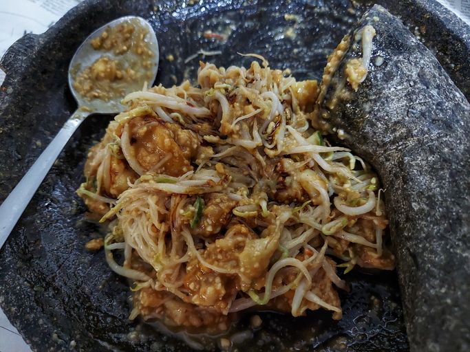 Bikin Penasaran! Penjual Ini Jual Ketoprak Rahasia Harganya Rp 15.000