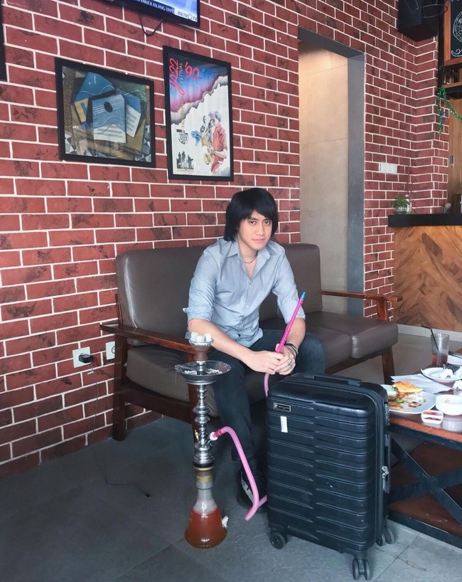 Melalui YouTube Deddy Corbuzier, Kevin Aprilio menjelaskan metode transplantasi rambut yang dilakukannya. Kevin mengatakan bahwa metode transplantasi yang dilakukannya itu bernama follicular. Metode transplantasi tersebut memindahkan akar rambut dari bagian kepala ke bagian yang ingin rambutnya lebih lebat. Foto: Instagram/@kevinaprilio