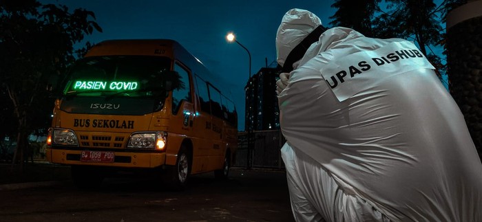 Kisah Bus Sekolah yang jadi kendaraan pengantar pasien COVID-19