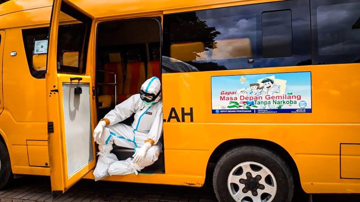 Kisah Bus Sekolah yang jadi kendaraan pengantar pasien COVID-19