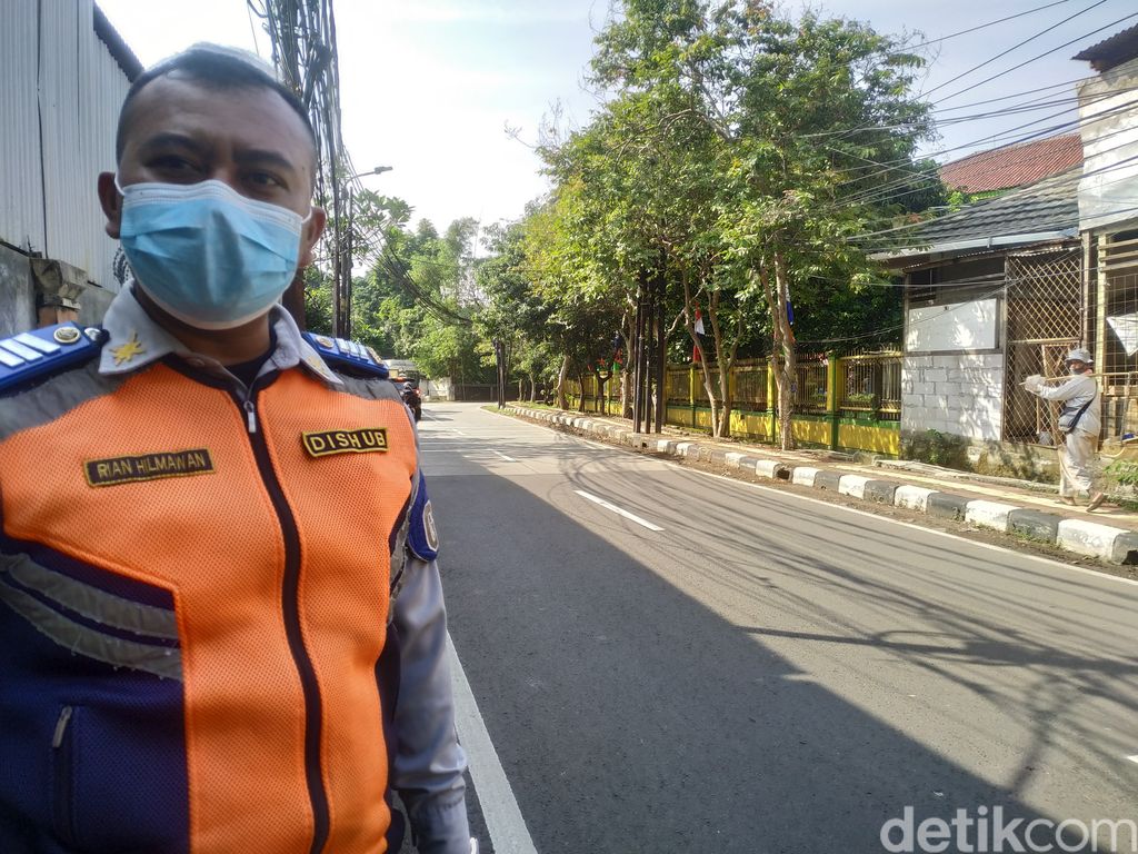 Kondisi Jl Duren Bangka, Jakarta Selatan, kini tak ada lagi truk sampah berjejer parkir di badan jalan. 6 Agustus 2021. (Athika Rahma/detikcom)