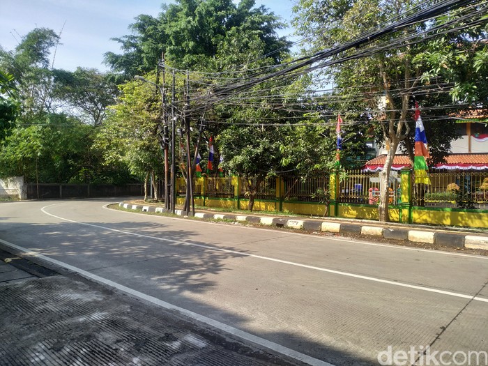 Kondisi Jl Duren Bangka, Jakarta Selatan, kini tak ada lagi truk sampah berjejer parkir di badan jalan. 6 Agustus 2021. (Athika Rahma/detikcom)