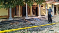 Pemilik rumah, Masri mengatakan, radius ledakan terdengar 500 meter dari rumahnya. 