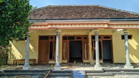 Pemilik rumah, Masri mengatakan sekitar pukul 07.30 WIB mendengar ada ledakan. Saat itu dia tengah menjemur baju.