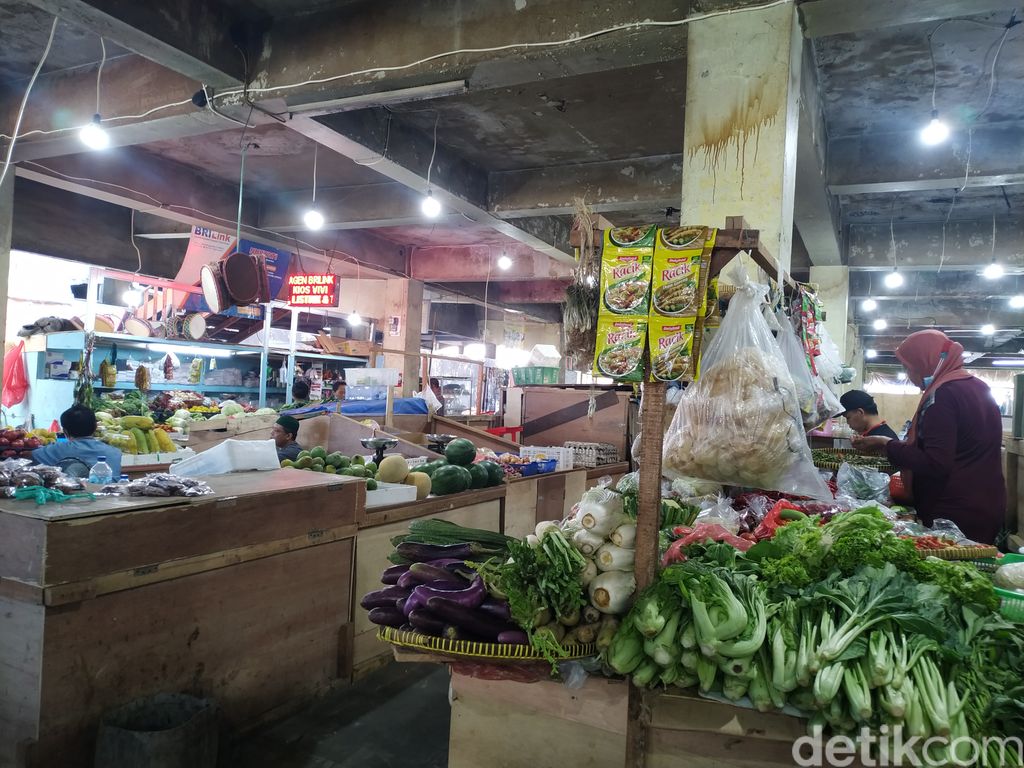 Lapak-lapak sementara pedagang Pasar Minggu yang terdampak kebakaran. (Athika Rahma/detikcom)