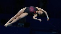Atlet loncat indah China Quan Hongchan beraksi saat babak final nomor Loncat Indah papan 10 meter putri Olimpiade Tokyo 2020, di Tokyo Aquatics Centre, Tokyo, Jepang, Kamis (5/8/2021). AP Photo/Alessandra Tarantino  