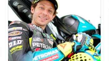 Netizen ini bilang Valentino Rossi yang terhebat sepanjang masa dan alasannya mencintai MotoGP. Tentu Rossi akan selalu dirindukan. Foto: Twitter