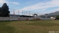 Suasana lingkungan LAPAN Sumedang yang berlokasi di  Parakan Muncang Simpang, Desa Haurgombong, Kecamatan Pamulihan, Kabupaten Sumedang.