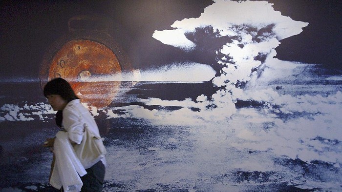 Mengenang Kembali Peristiwa 9 Windu Bom Hiroshima Peristiwa bom nuklir oleh sekutu saat perang dunia dua di Kota Hiroshima Jepang terjadi pada 6 Agustus 1945. Masyarakat Jepang setiap pada tanggal tersebut selalu mengenang peristiwa itu dengan mengirimkan doa kepada korban di Hiroshima Peace Memorial Park.