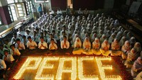 Lalu mengutip dari BBC Indonesia, Dr. Harold Jacobsen, ilmuwan Proyek Manhattan, mengatakan bahwa banyak orang yang percaya bahwa di Hiroshima tidak akan ada yang tumbuh maupun hidup dalam 70 tahun. SAM PANTHAKY/AFP via Getty Images.