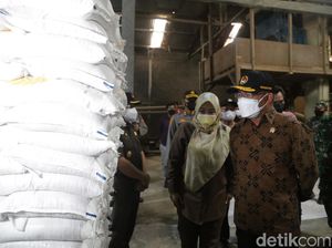 Soal Beras Bansos Batu di Banten, Menko PMK: Sudah Tidak Ada Masalah